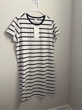 NWT- Athleta Essential Tee Dress- Navy/White- Large